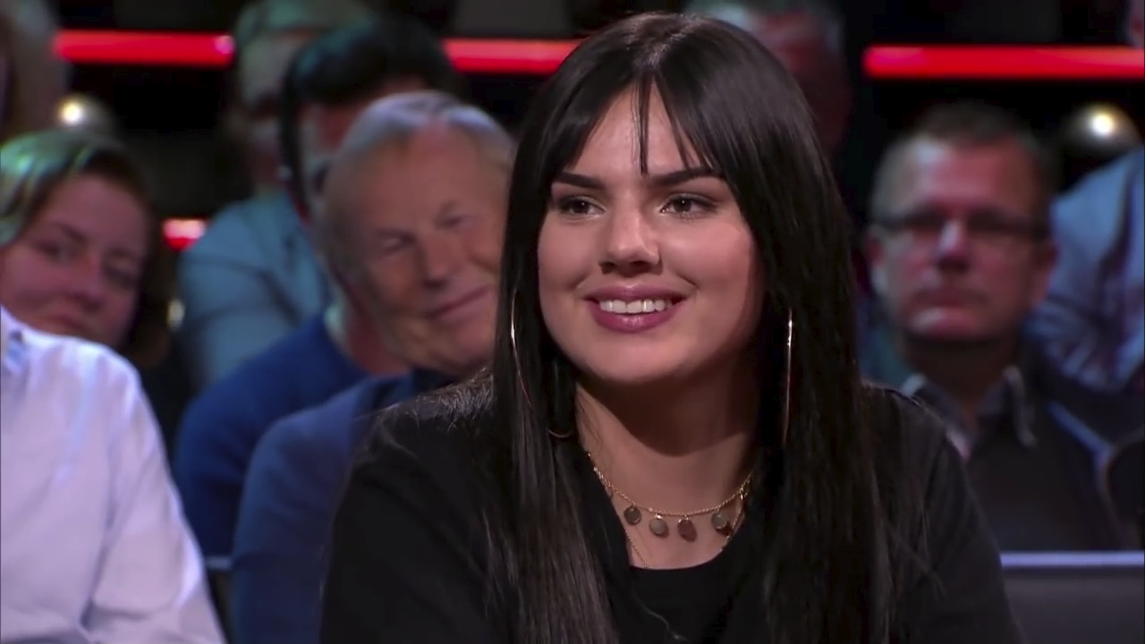 Wat is het vermogen van Famke Louise?
