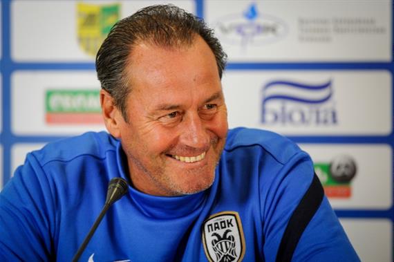 Wat is het vermogen van Huub Stevens?